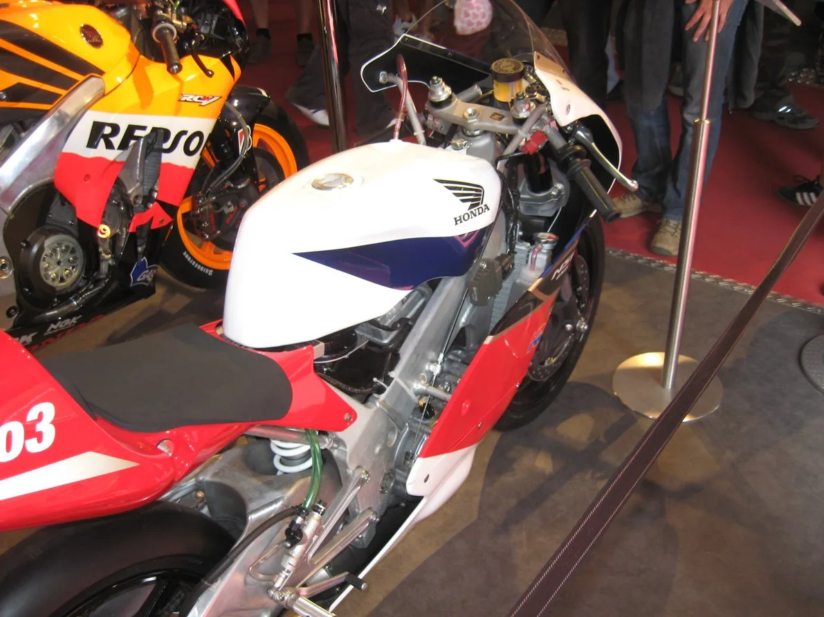 Honda Rennmotorrad in einer Ausstellung