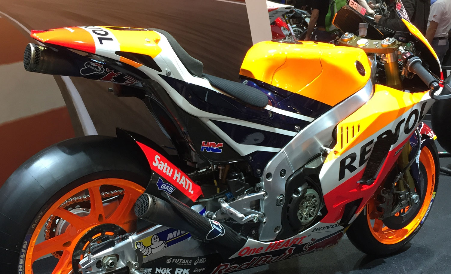 Historisches HRC Repsol Honda Rennmotorrad bei Parts & Fashion